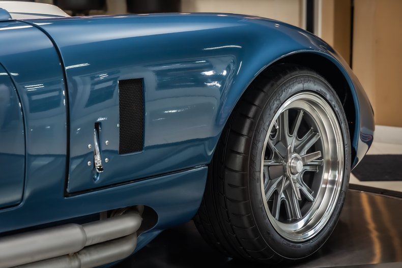 Shelby-Ac-shelby-daytona-1965-Blue-Black-44