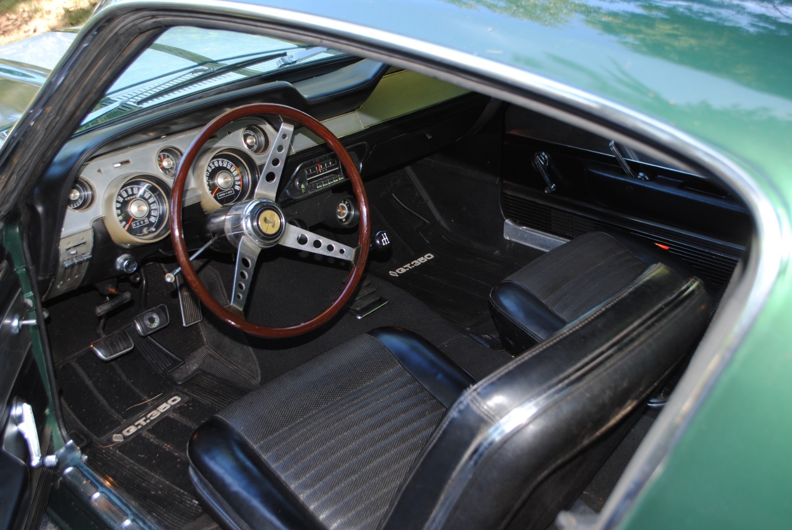Shelby-Cobra-1967-Coupe-17