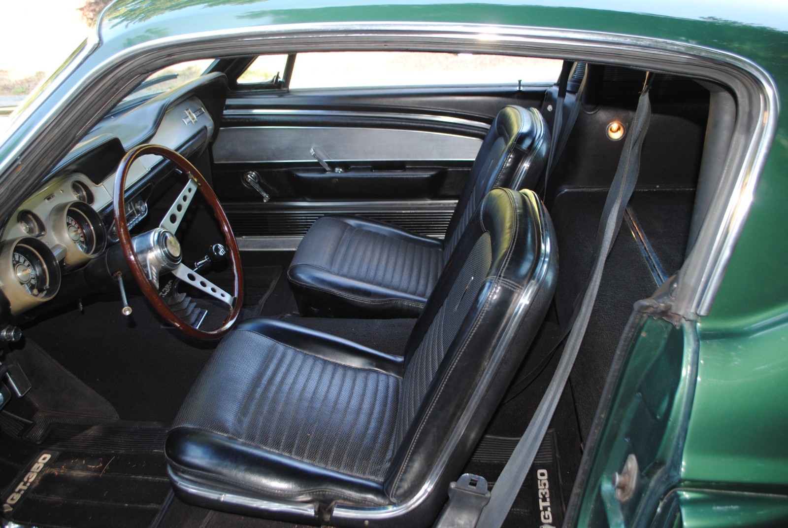Shelby-Cobra-1967-Coupe-5