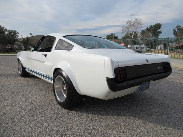 Shelby-Gt350-1966-White-Black-10