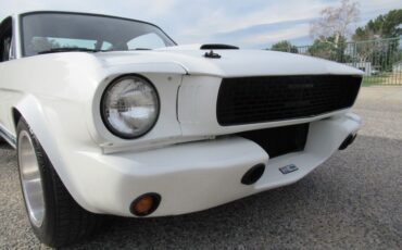 Shelby-Gt350-1966-White-Black-25