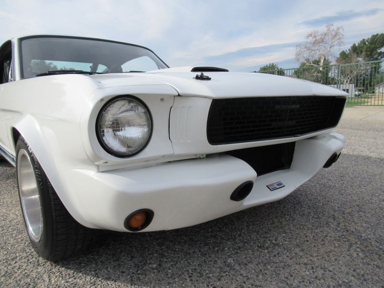 Shelby-Gt350-1966-White-Black-25