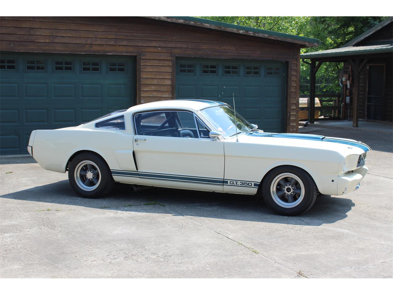 Shelby-Gt350-1966-White-Black-5