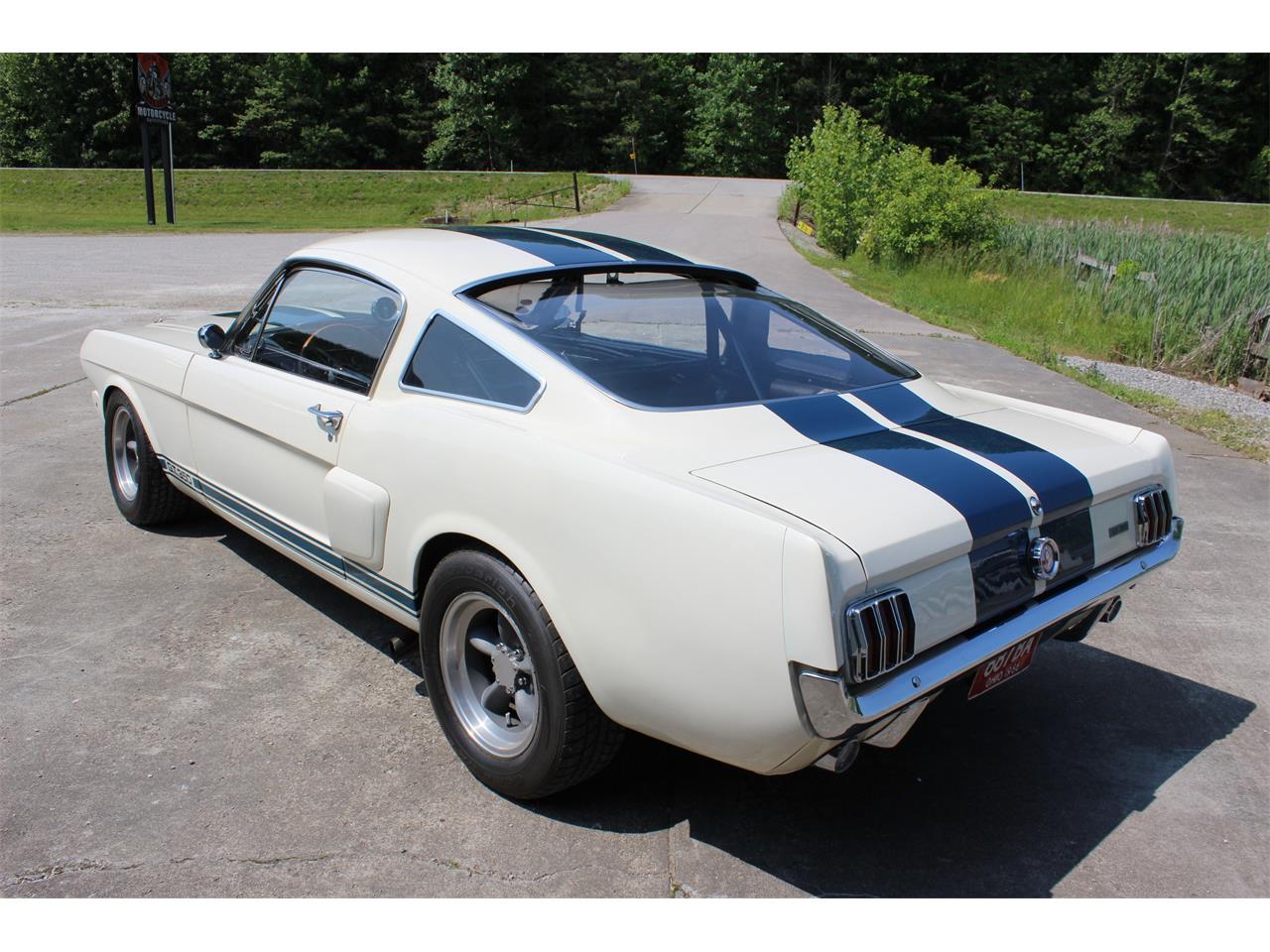 Shelby-Gt350-1966-White-Black-6