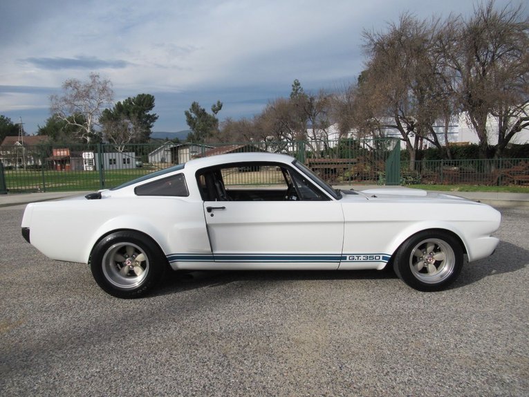 Shelby-Gt350-1966-White-Black-6