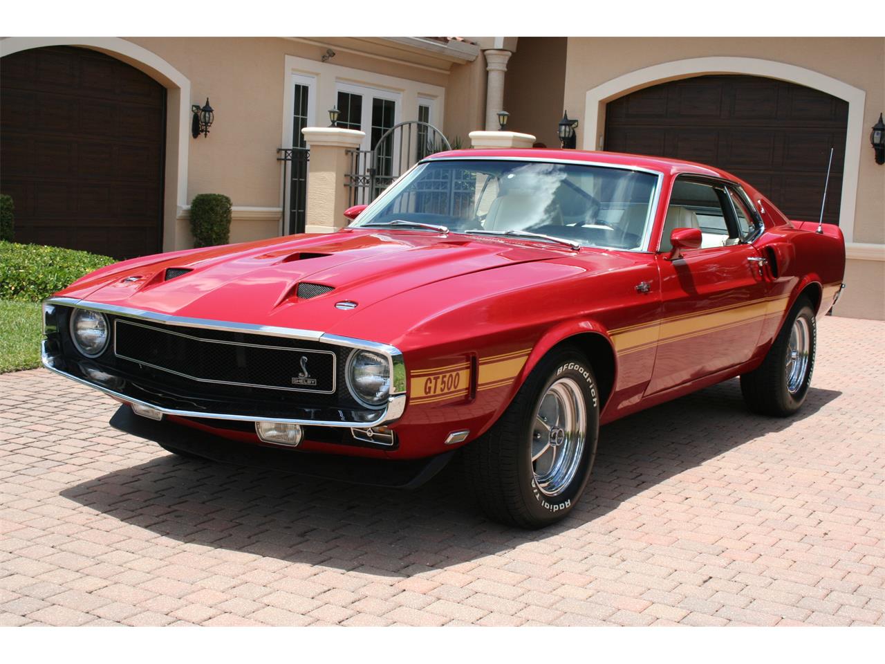 Shelby-Gt500-1969-Candy-Apple-Red-White-1