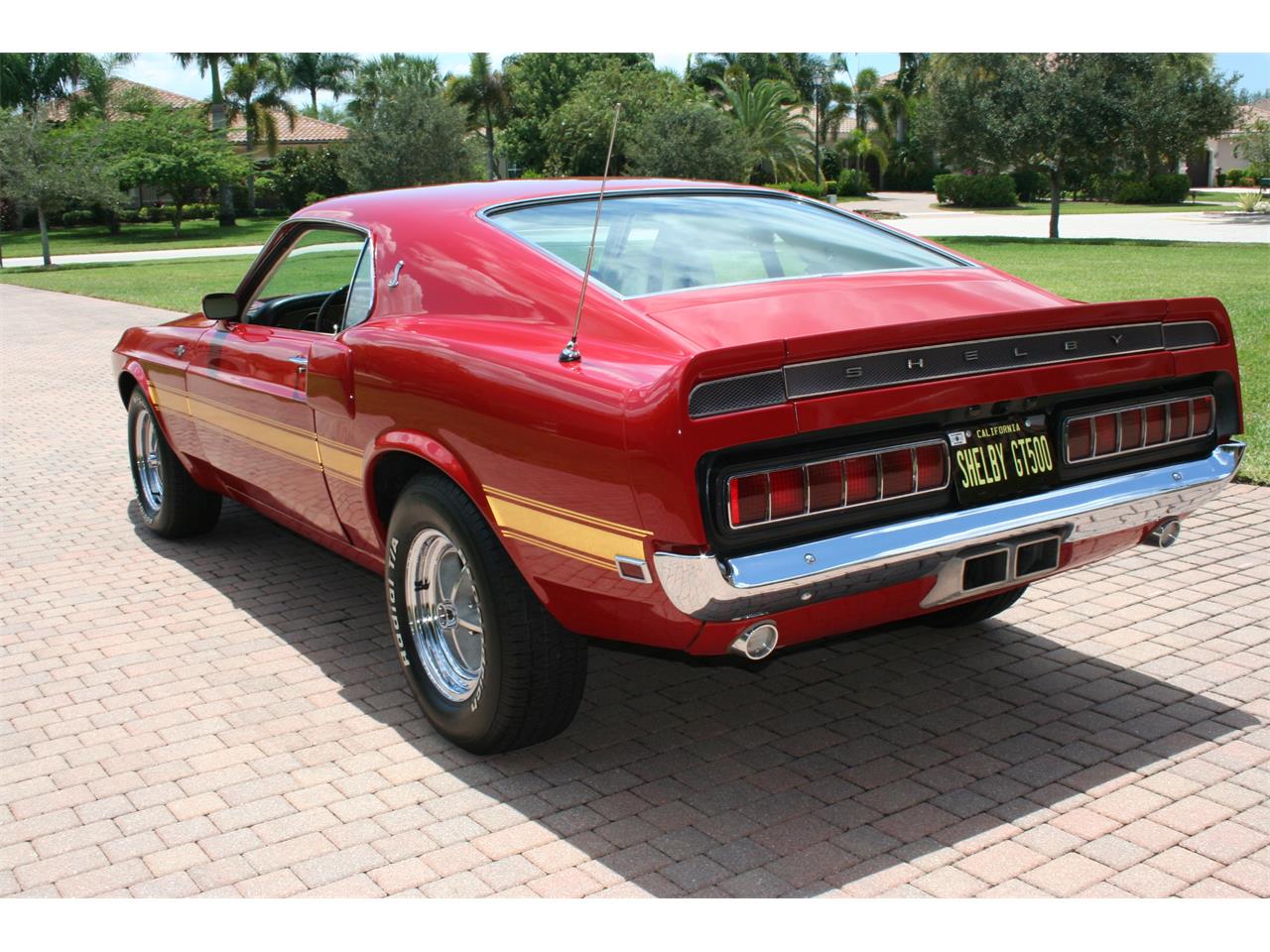 Shelby-Gt500-1969-Candy-Apple-Red-White-20