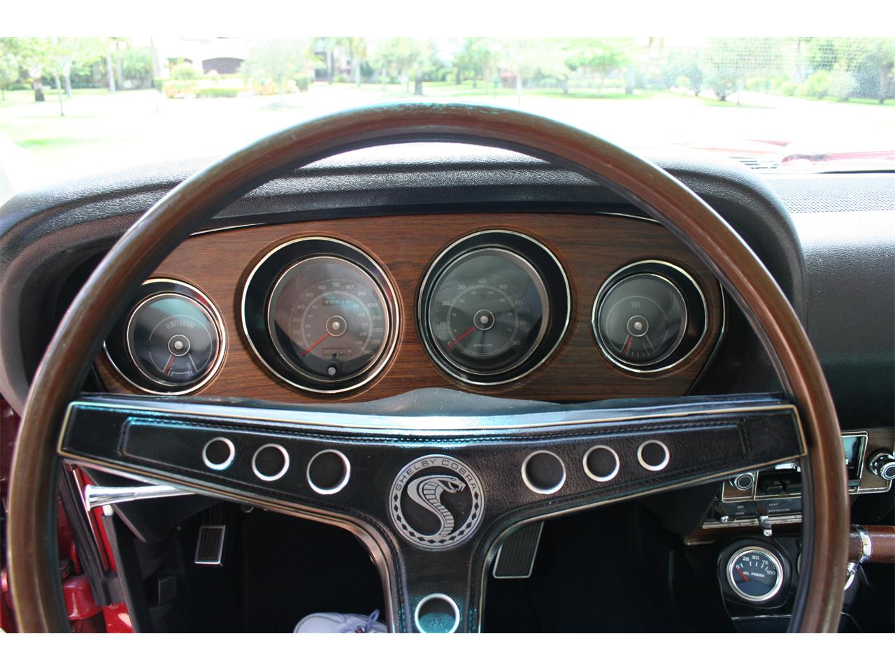 Shelby-Gt500-1969-Candy-Apple-Red-White-22