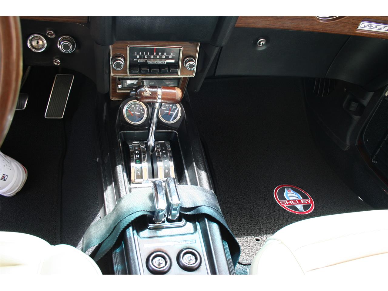 Shelby-Gt500-1969-Candy-Apple-Red-White-23
