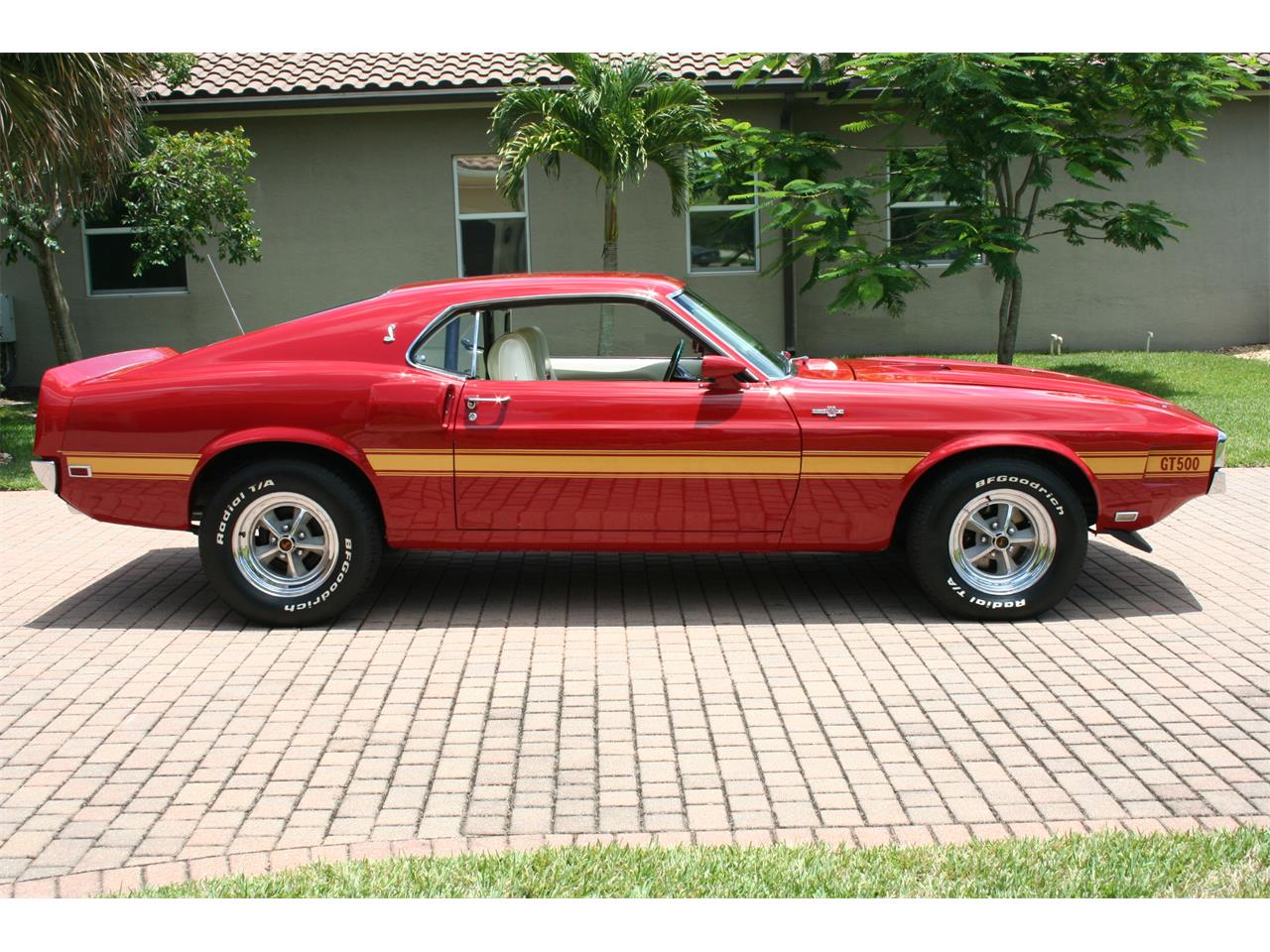 Shelby-Gt500-1969-Candy-Apple-Red-White-4