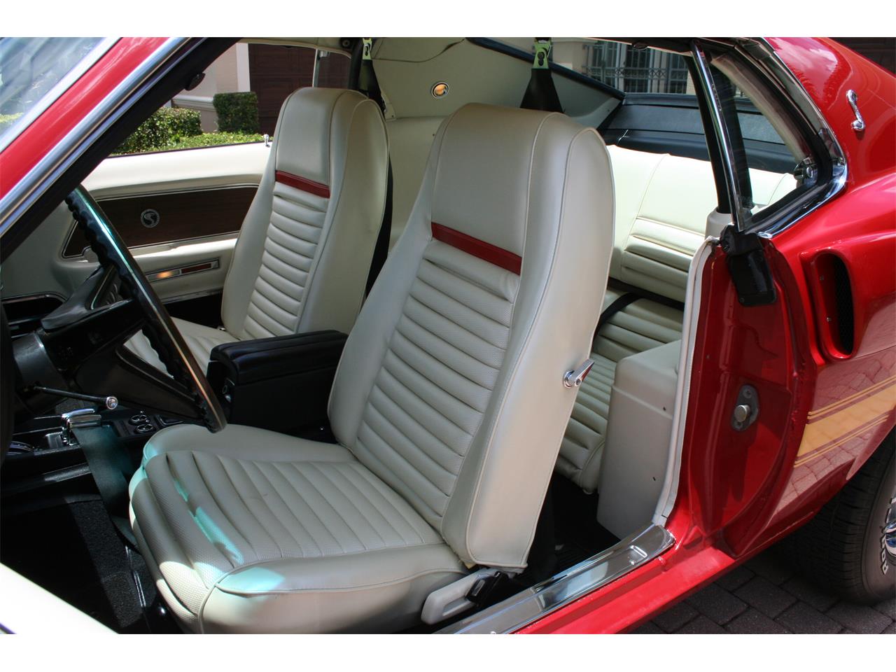 Shelby-Gt500-1969-Candy-Apple-Red-White-5
