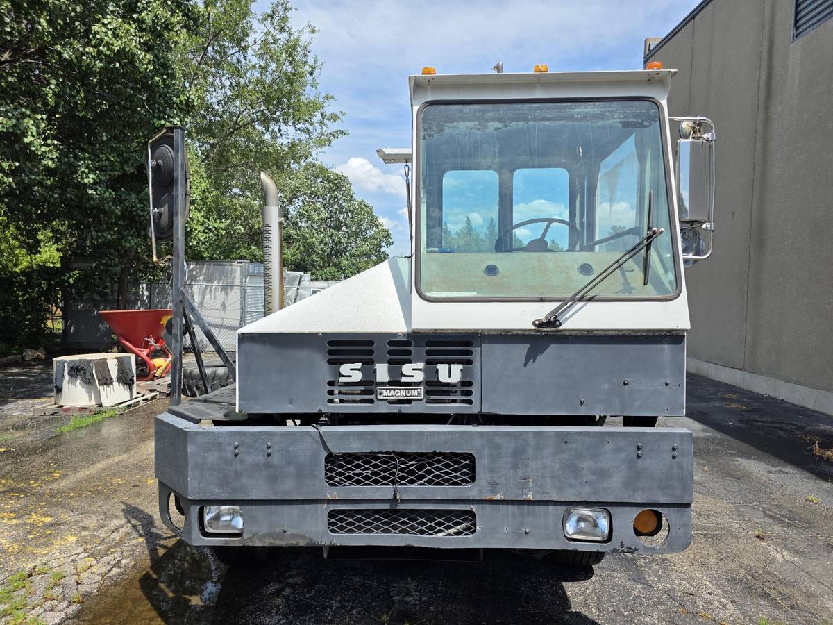 Sisu-magnum-ottawa-trucks-diesel-1994-white-15