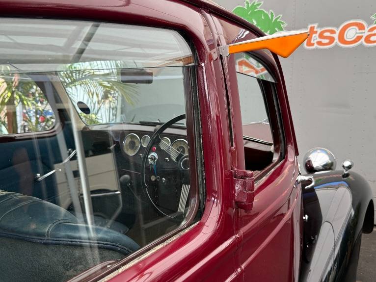 Standard-triumph-1948-12