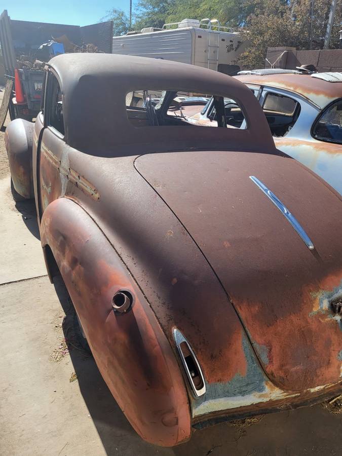 Studebaker-1941-brown-1