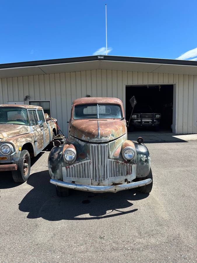Studebaker-1947-green-1