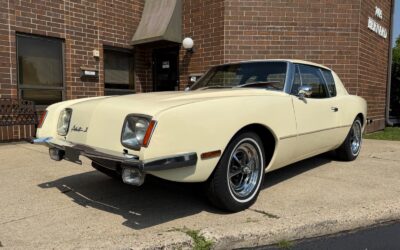 Studebaker Avanti 1976