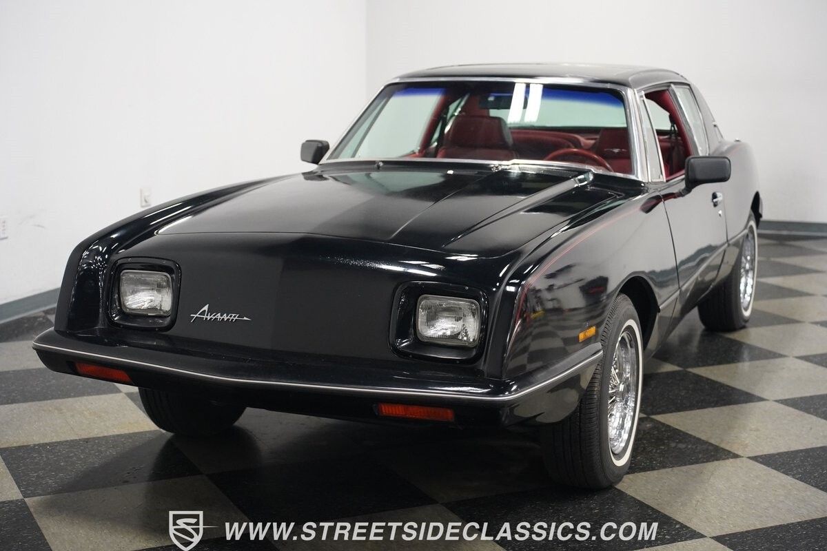 Studebaker-Avanti-1984-Coupe-22