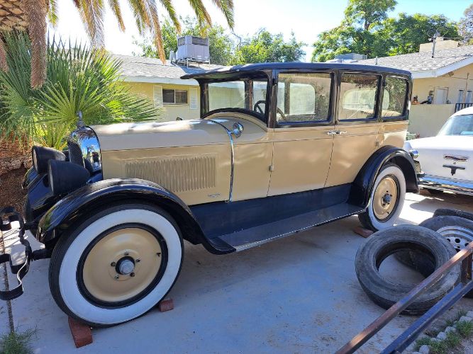 Studebaker-Commander-1927-Brown-11