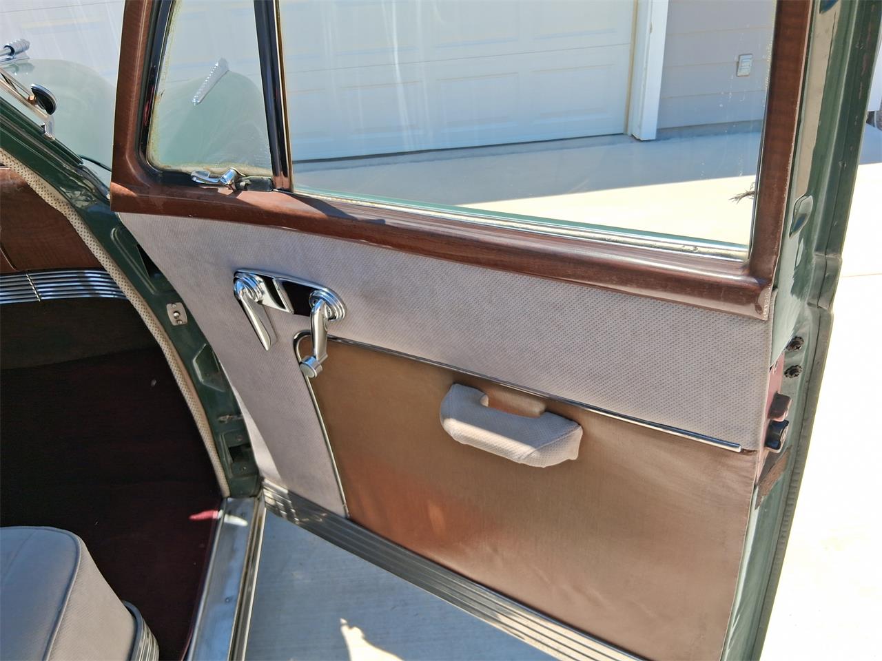 Studebaker-Commander-1948-Parkway-Green-White-16