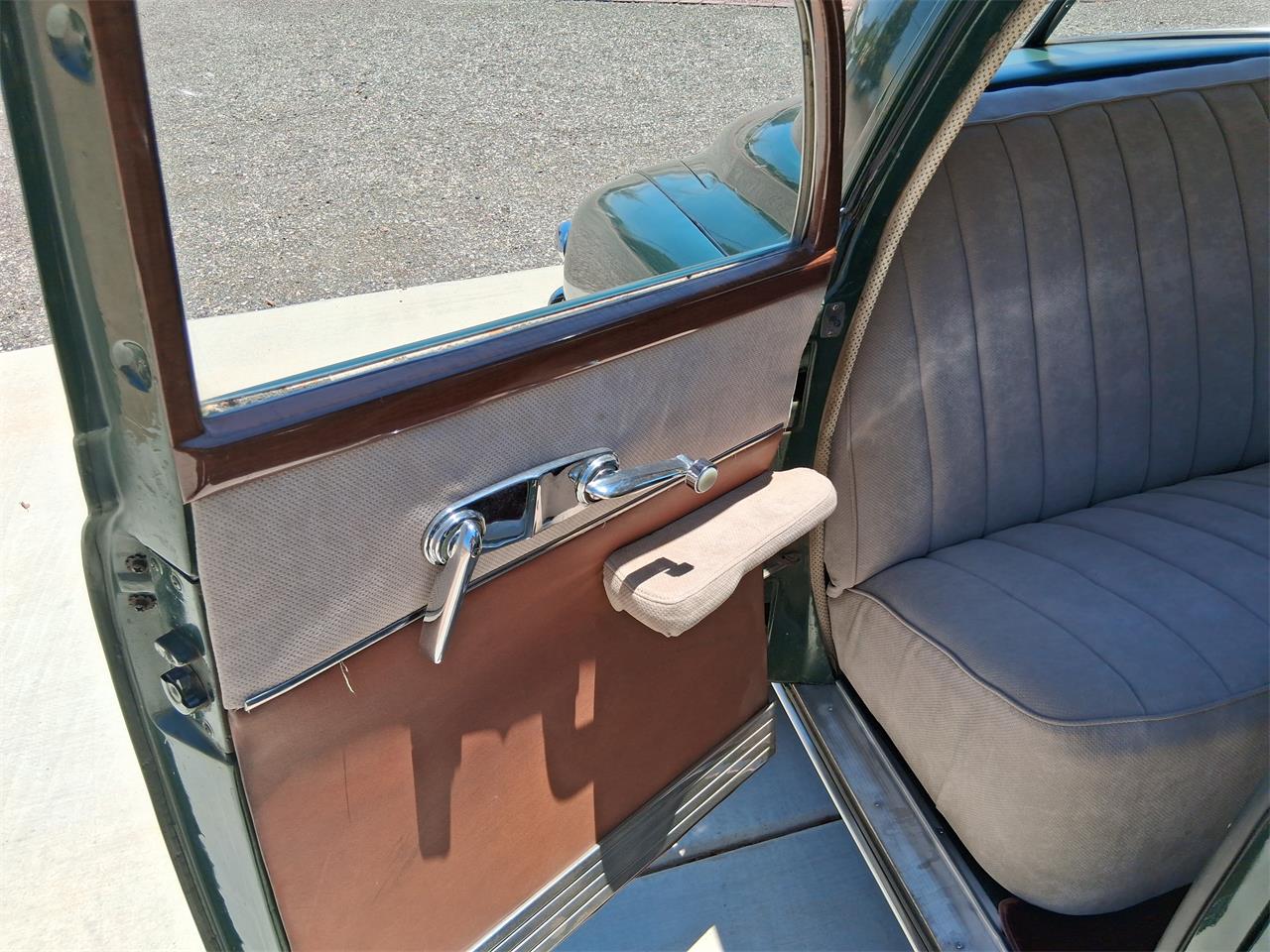 Studebaker-Commander-1948-Parkway-Green-White-18