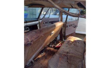 Studebaker-Cruiser-1963-White-Brown-13