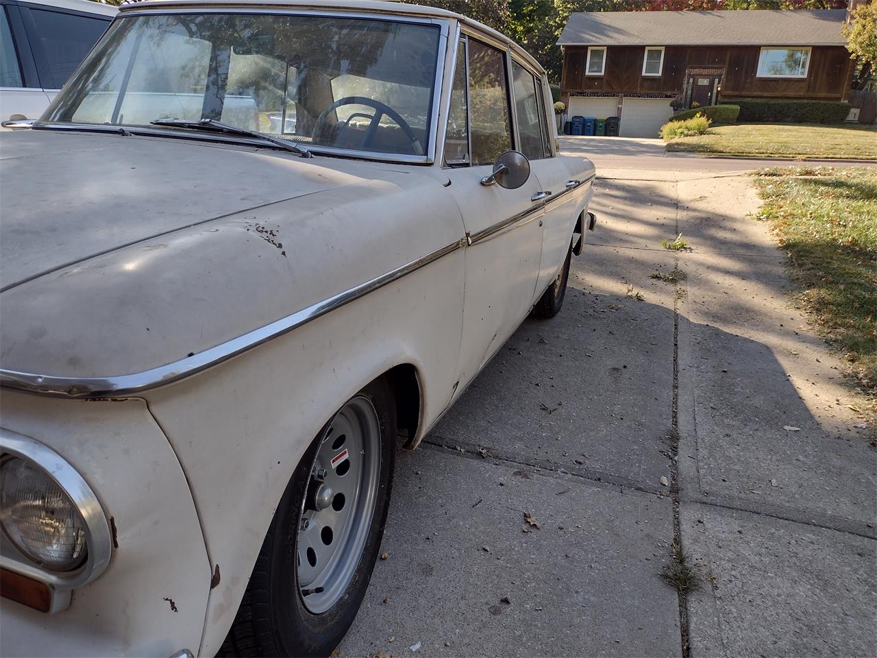 Studebaker-Cruiser-1963-White-Brown-2