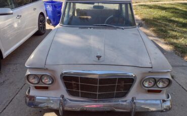 Studebaker-Cruiser-1963-White-Brown