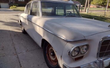 Studebaker-Cruiser-1963-White-Brown-6