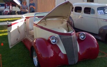 Studebaker-Custom-1937-Creme-amp-Dago-Red-Creme-amp-Dago-Red-3
