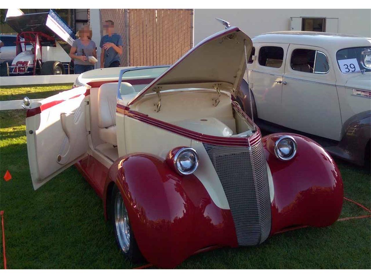 Studebaker-Custom-1937-Creme-amp-Dago-Red-Creme-amp-Dago-Red-3
