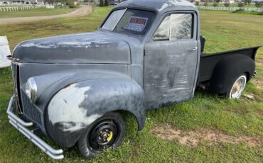 Studebaker-Pickup-1941-Black-Primer-Black-Primer-and-Red-2