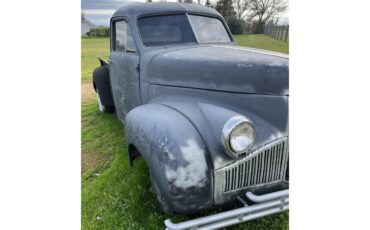Studebaker-Pickup-1941-Black-Primer-Black-Primer-and-Red