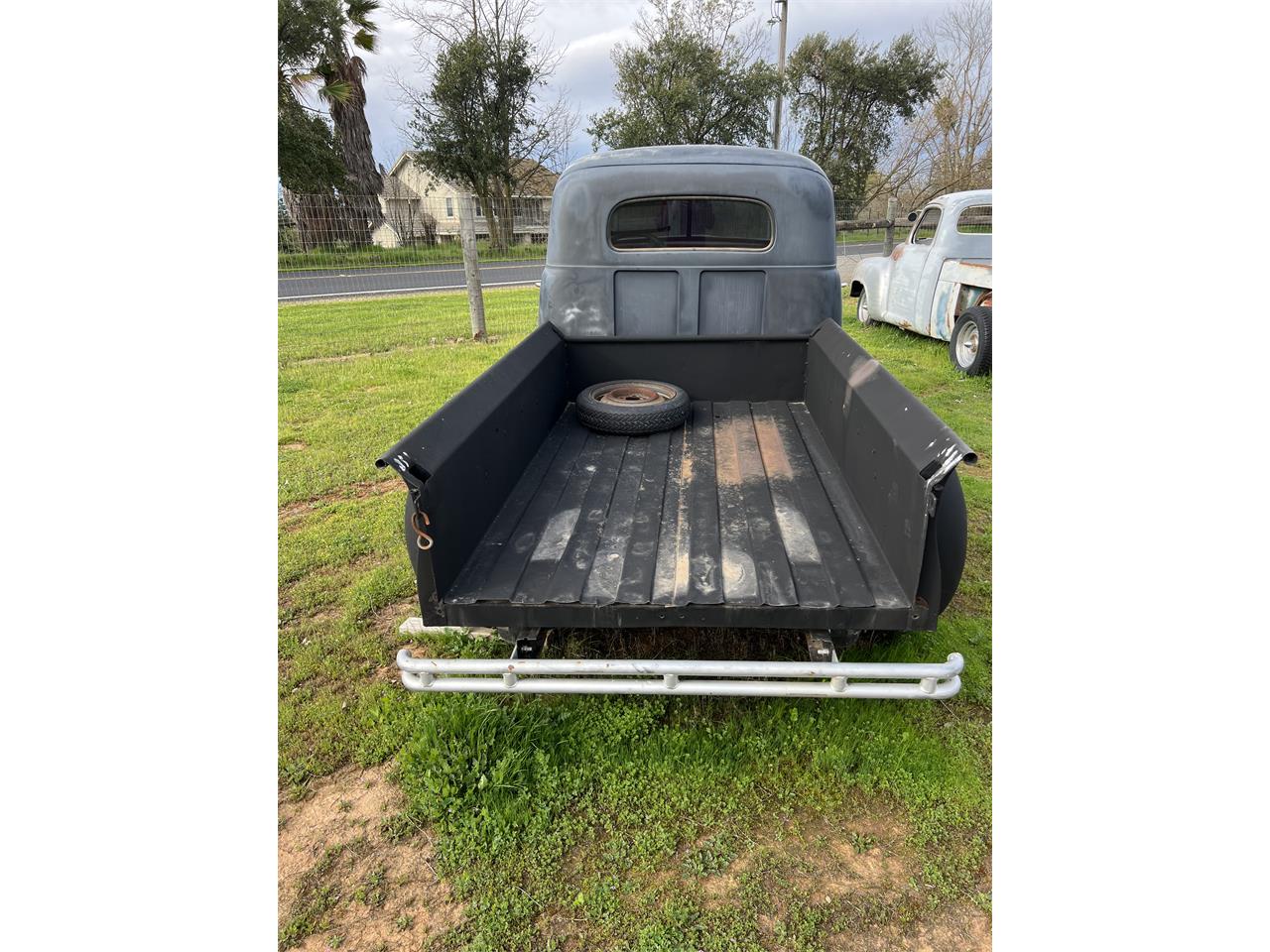Studebaker-Pickup-1941-Black-Primer-Black-Primer-and-Red-5
