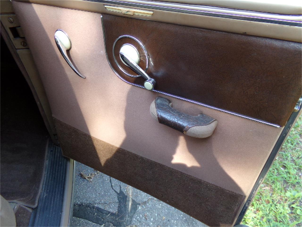 Studebaker-President-1941-tan-and-brown-tan-9