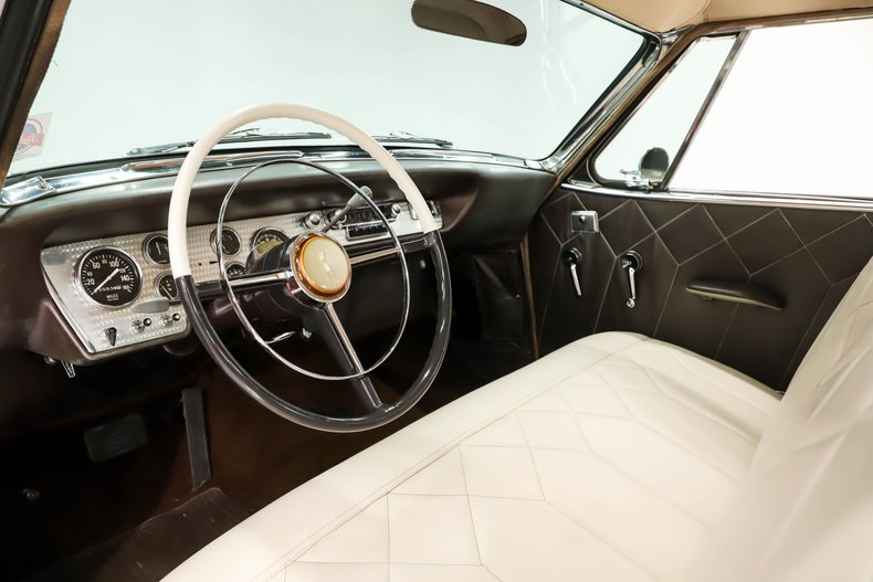 Studebaker-President-1955-Coral-White