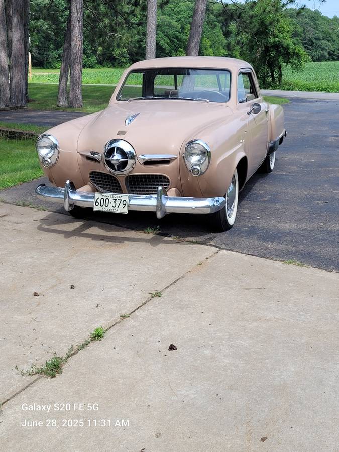 Studebaker-champion-starlight-coupe-1950