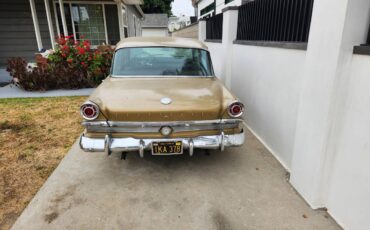 Studebaker-lark-vi-deluxe-1963-1