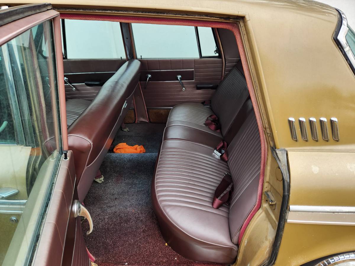 Studebaker-lark-vi-deluxe-1963-4