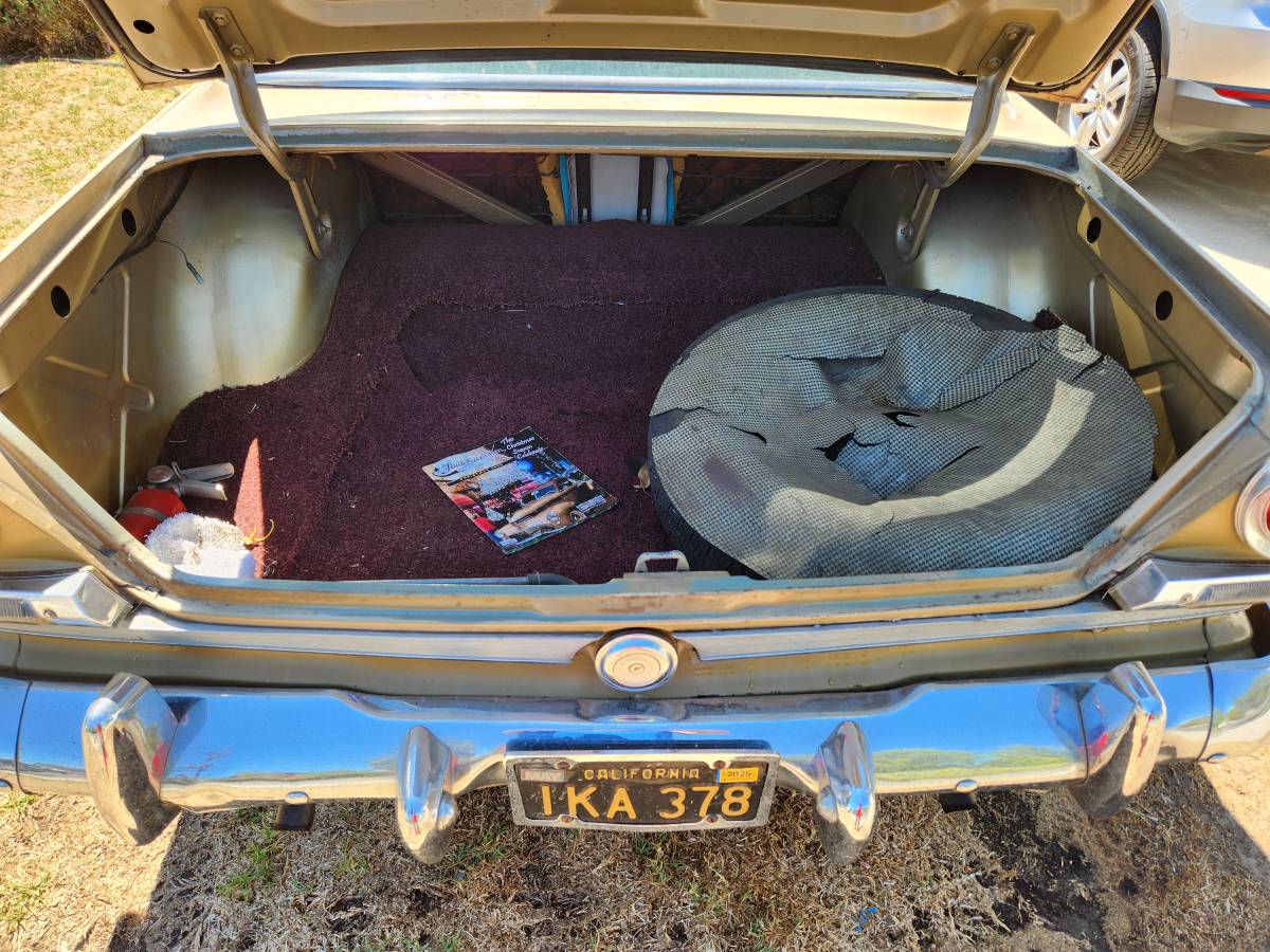 Studebaker-lark-vi-deluxe-1963-6