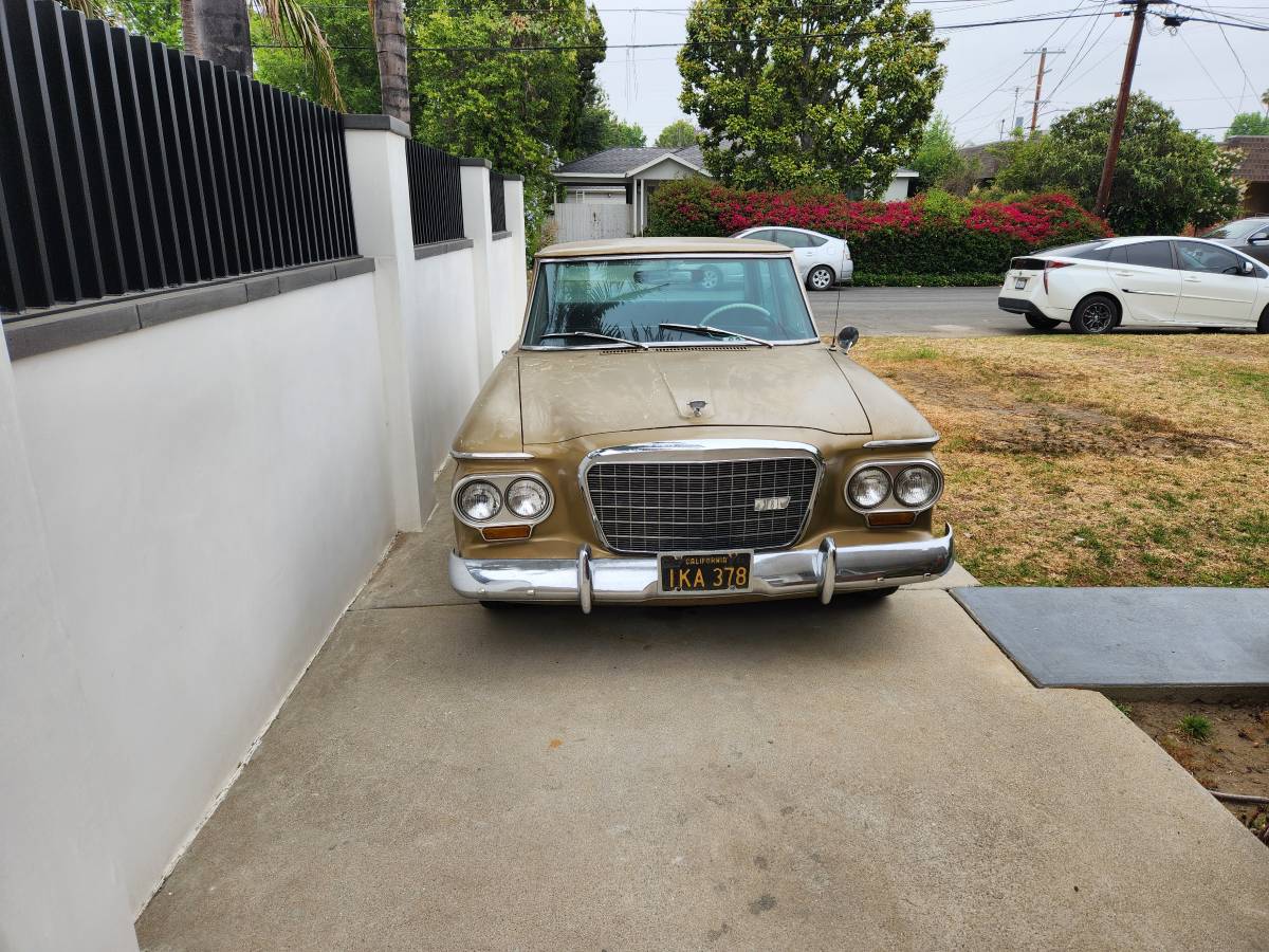 Studebaker-lark-vi-deluxe-1963