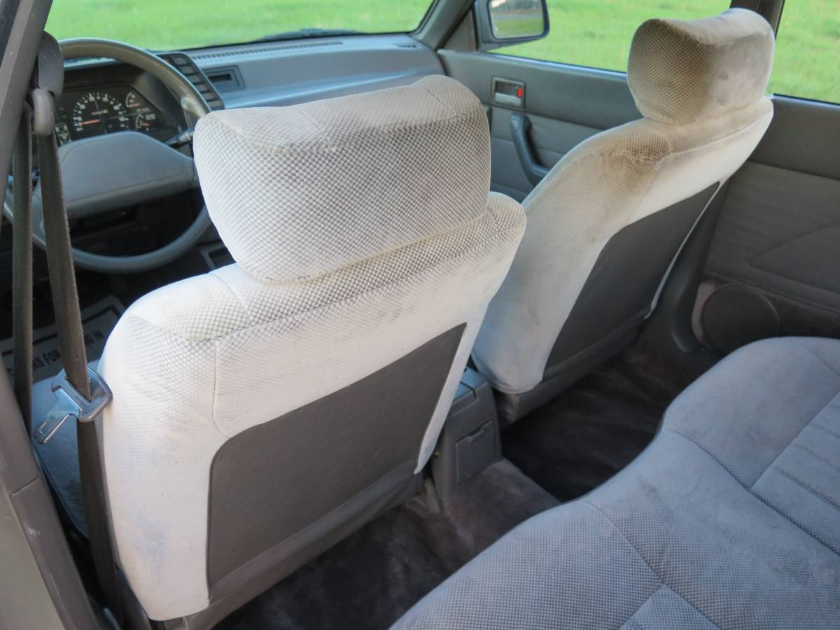 Subaru-gl-1989-grey-15