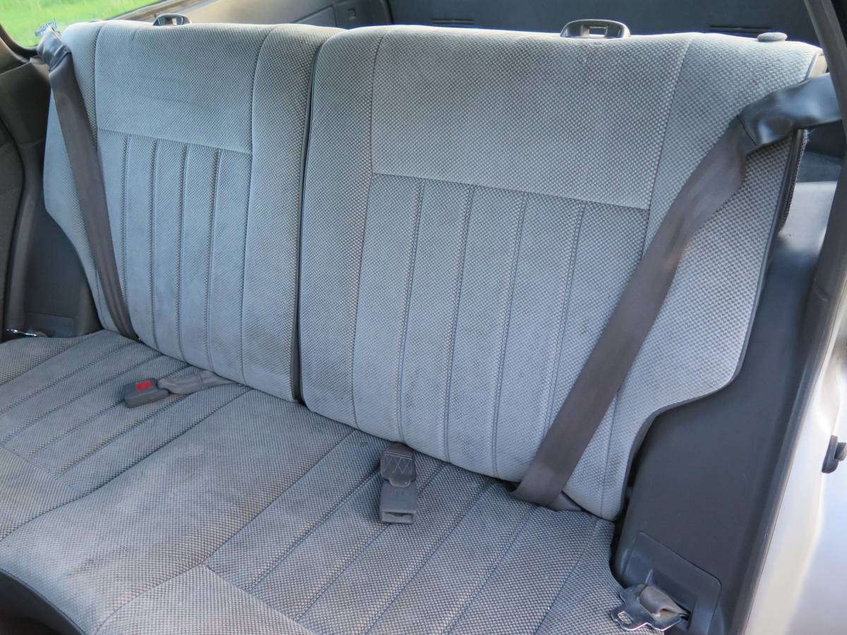 Subaru-gl-1989-grey-17