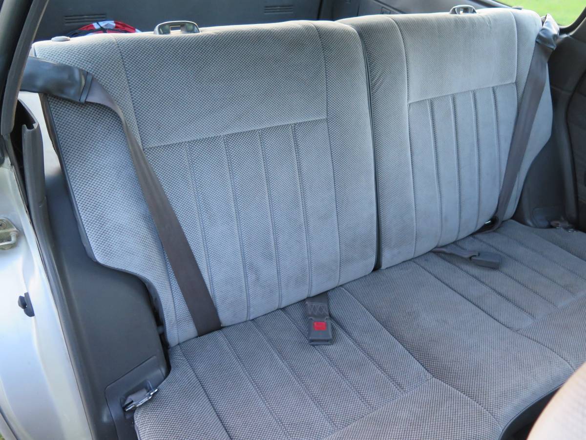Subaru-gl-1989-grey-18
