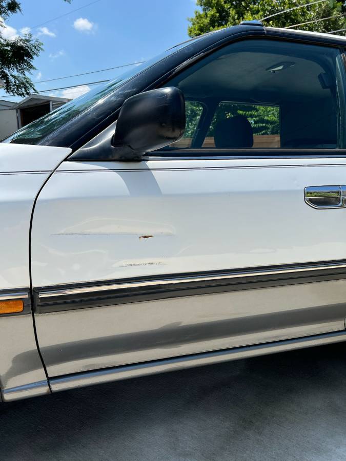 Subaru-legacy-wagon-1993-white-13