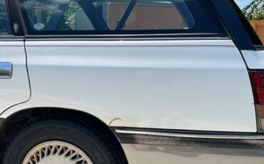 Subaru-legacy-wagon-1993-white-14