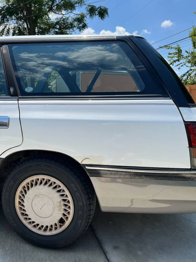 Subaru-legacy-wagon-1993-white-14