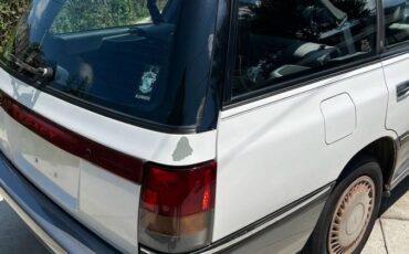 Subaru-legacy-wagon-1993-white-15