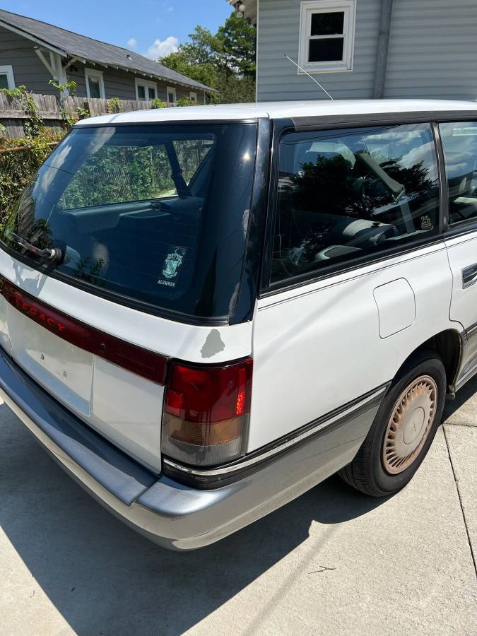 Subaru-legacy-wagon-1993-white-15
