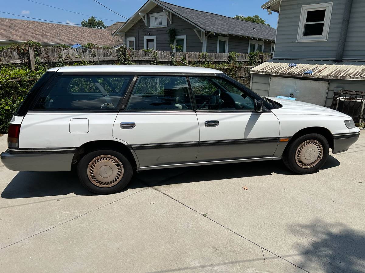 Subaru-legacy-wagon-1993-white-3
