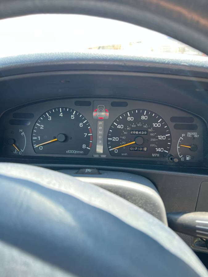 Subaru-legacy-wagon-1993-white-4